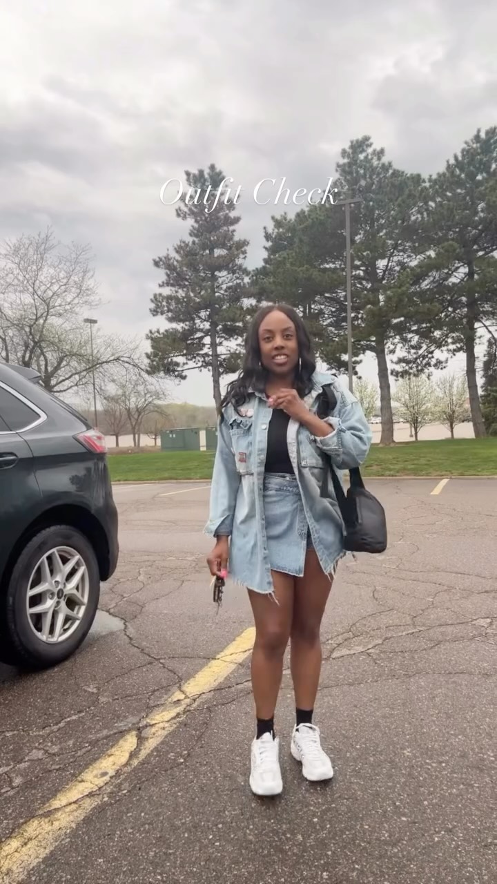 Just a quick outfit check…a little denim on denim situation if you will #fashionstyledetroit #ootd #outfitcheck