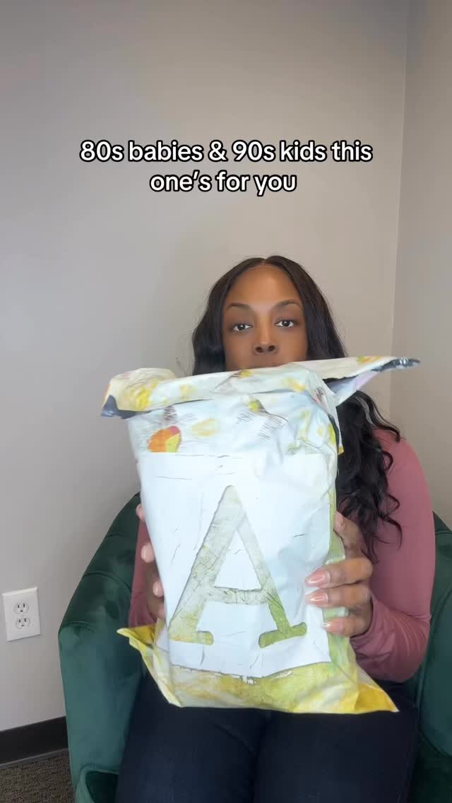 80s babies & 90s kids who else had jelly sandals as a kid and thought they were the most stylish kid on the block?  I haven’t had a pair since I was little little but I just fixed that! I bought these jelly sandals from Anthropologie and my inner child is doing a little happy dance. And I grabbed this chocolate brown NY hat because why not! Drop a 🩷 if you had jellies as a kid!
#PetiteFashion #JellySandals #80sBaby #90sKid #Anthropologie fashionstyledetroit