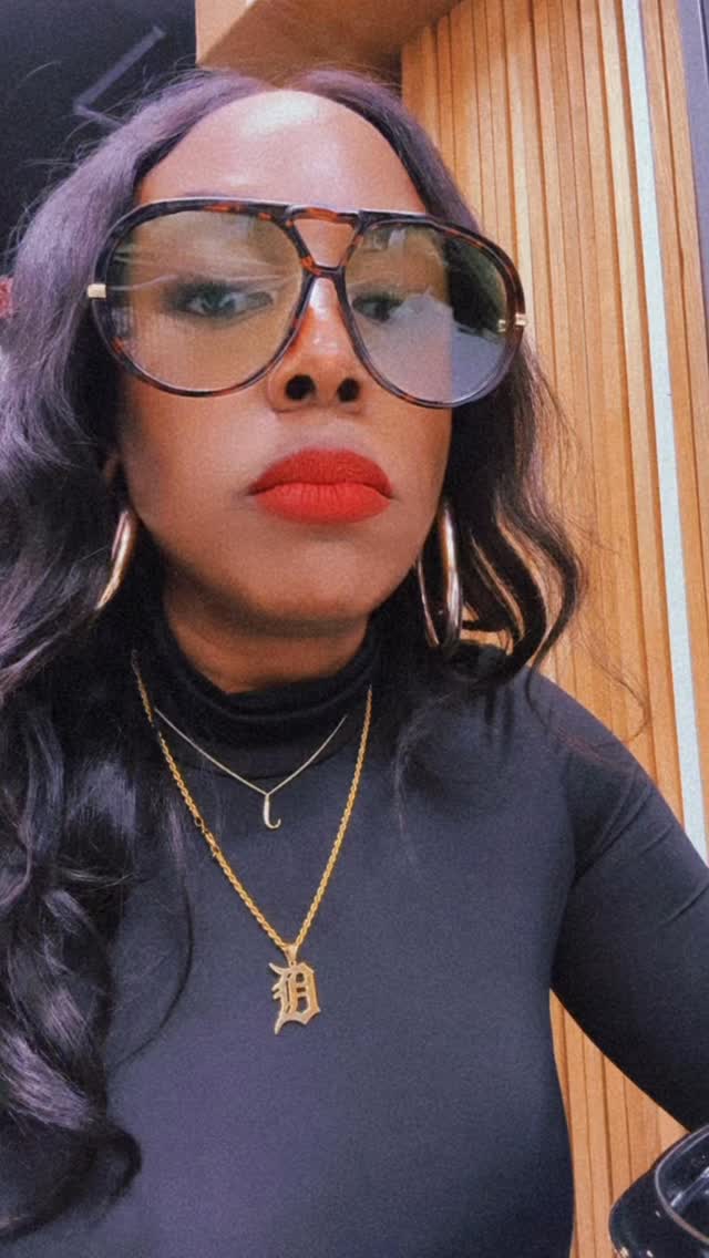 I don’t have a shopping problem... I have outfit visions that need funding. Problem is I spend like I have never ending funds... 😩 #fashionstyledetroit