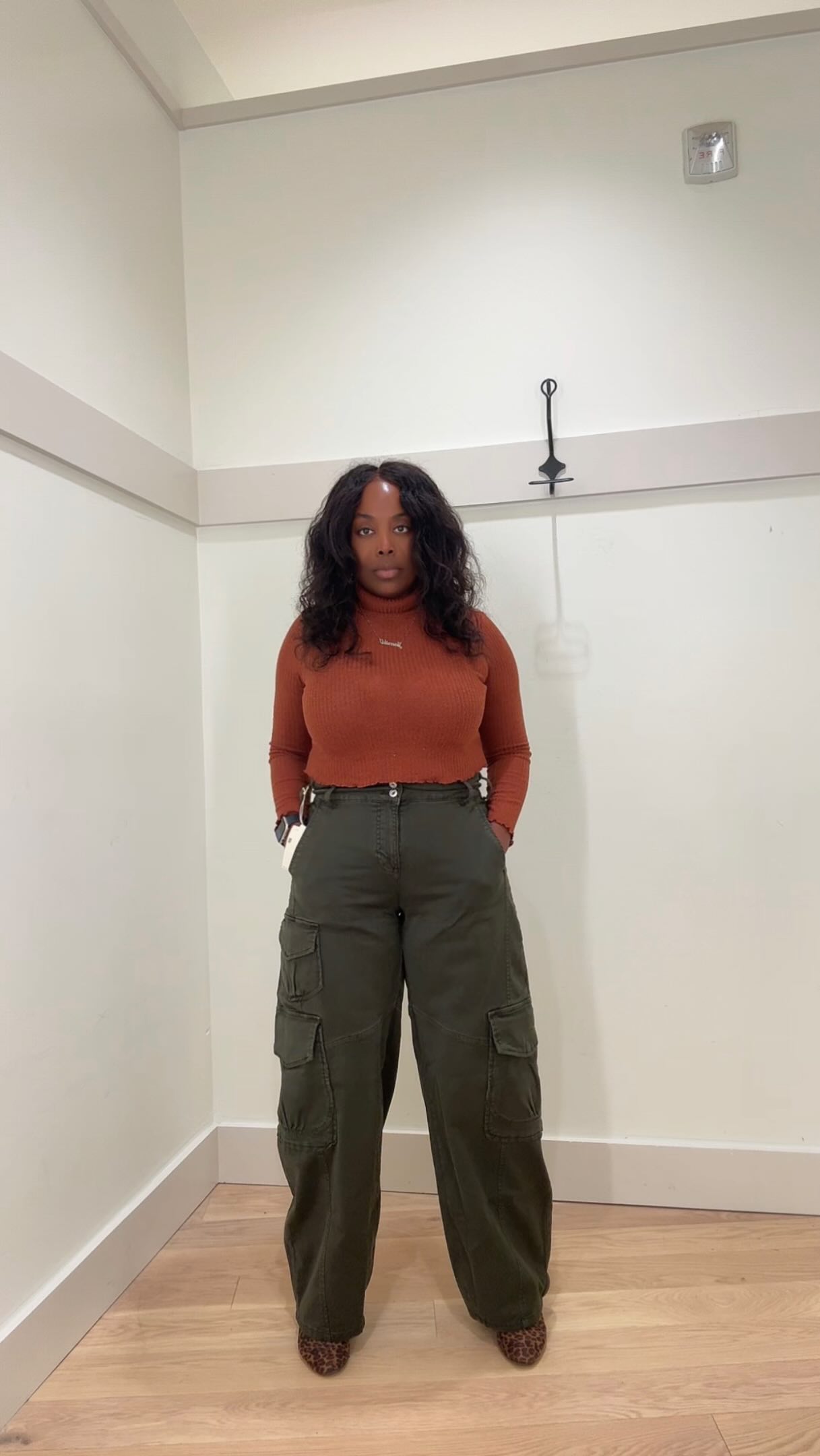 the votes said keep and honestly? correct decision 
petite girls, cargos that actually fit DO exist and I’m not gatekeeping
which color should I hunt down next? 
.
.
.
#petitefashion #cargopants #falloutfits #tryonreel #petitestyle