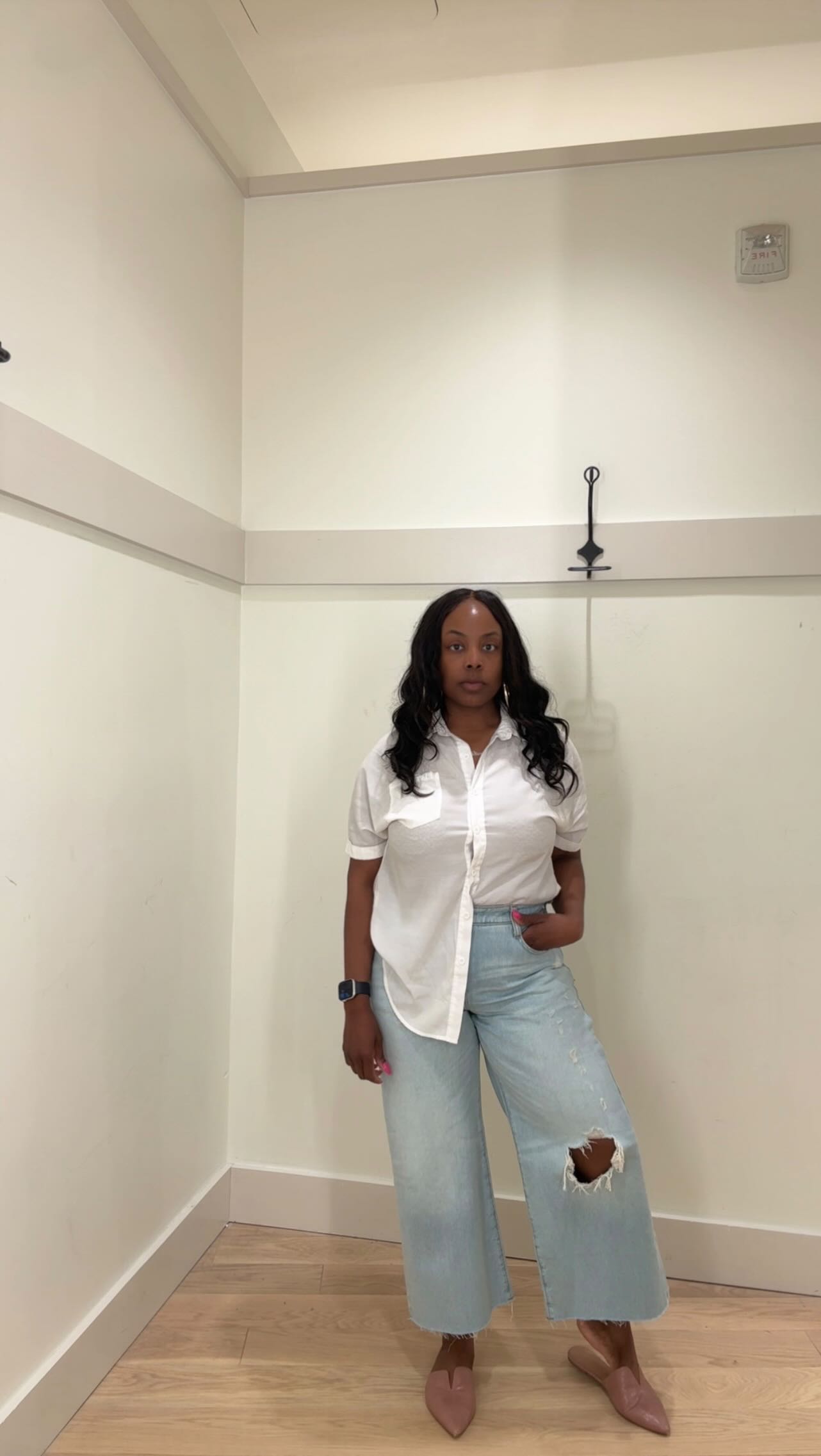 Outfit Check: Today I wanted to keep it simple without all the overthinking so I decided to wear a white button down + wide leg distressed jeans + nude pointed mules. This is my petite girl outfit formula you need to save.
No overthinking. Just clean lines and confidence. 
Hey fashion besties...save this one for your next “I have nothing to wear” moment. 
.
#OutfitCheck #PetiteFashion  #fashionstyledetroit  #OOTD #OutfitInspo​​​​​​​​​​​​​